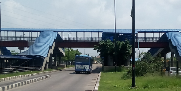 Bus shelter bridge panel